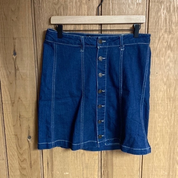 Relativity knee length full button front lightweight denim skirt size 6 - Picture 1 of 4